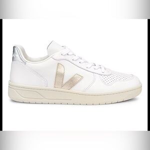 Veja V-10 B-Mesh sneakers in white with platine (gold) accents. size 10